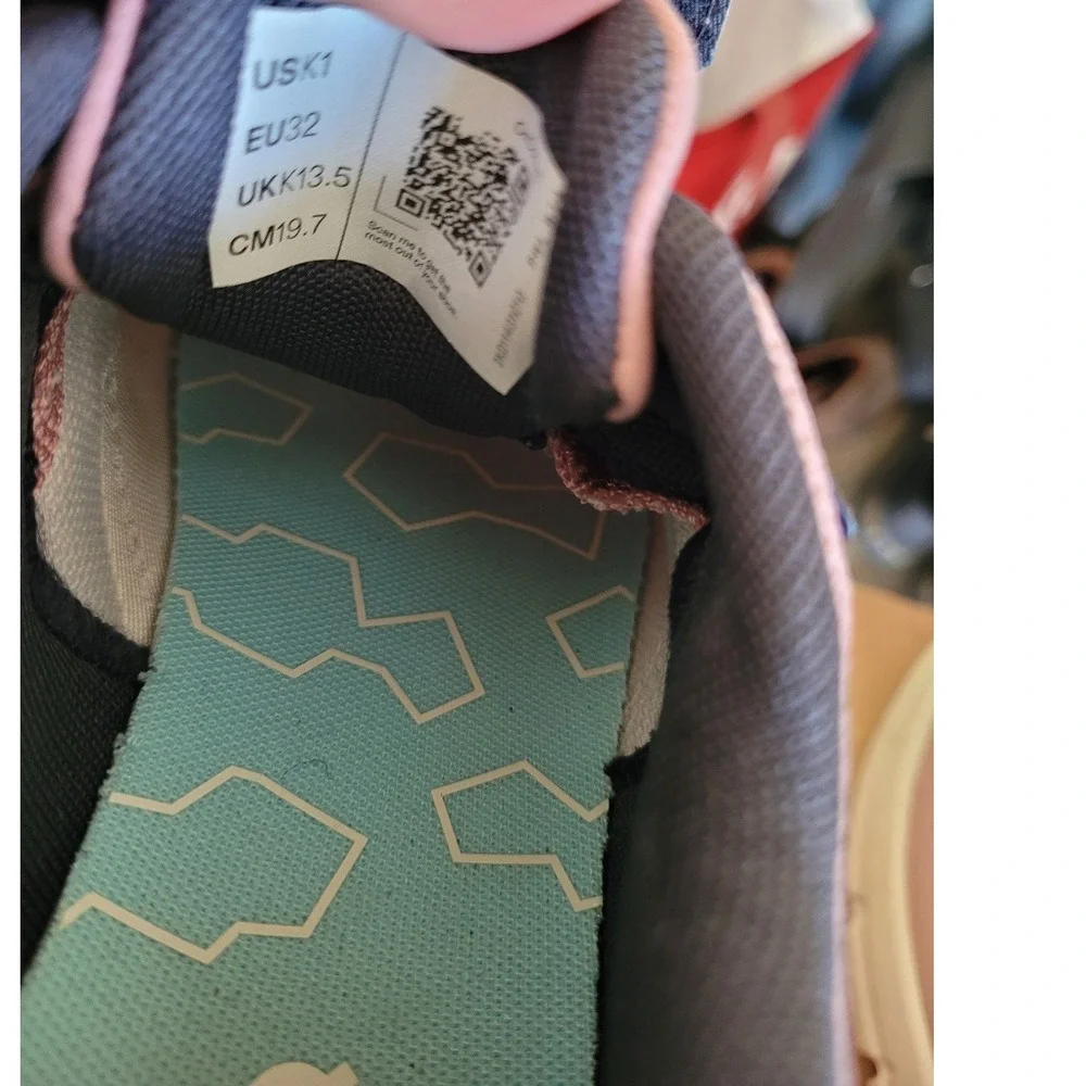 On Cloud play Kids Running Shoes Pink Navy White Size US 1 Youth #2